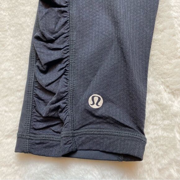 Lululemon Capri Length Ruched Sides Leggings Size 6 - Picture 5 of 11